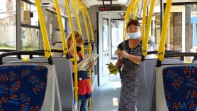 VIDEO // În loc de dezinfectant…zoaie. Cum sunt dezinfectate troleibuzele din Bălți